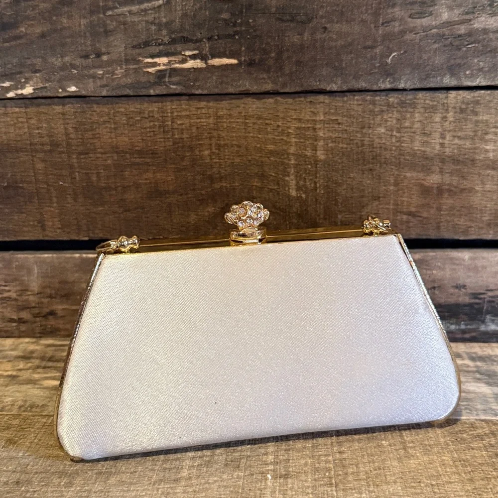 Elegant Metallic Silver Evening Clutch with Gold Chain